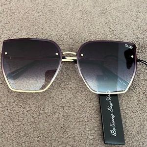 Never Worn Around the Way QUAY sunglasses